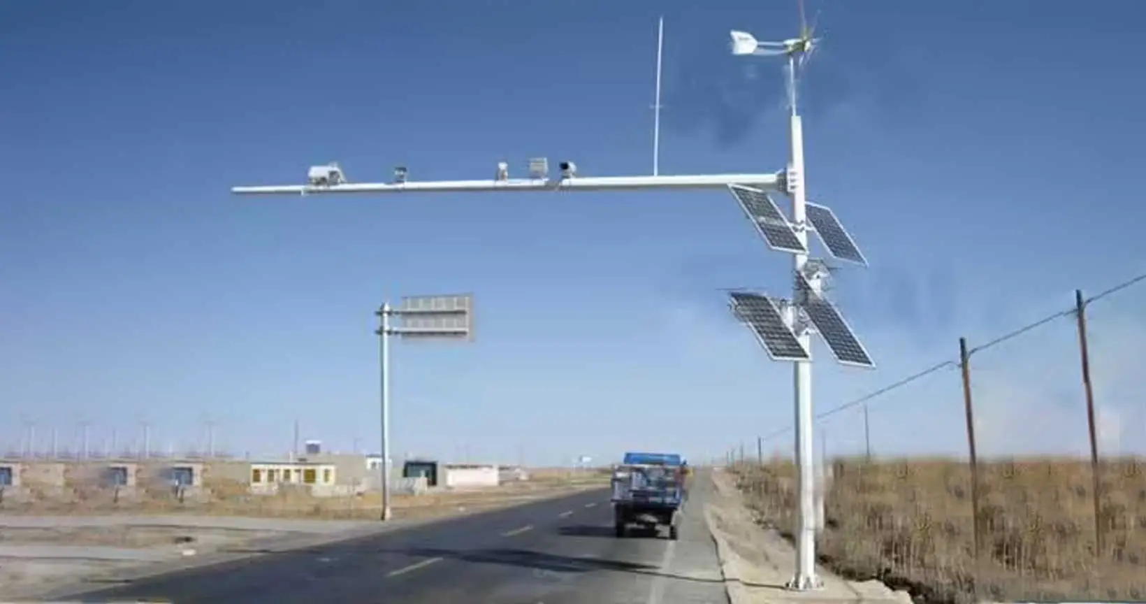 MPPT controlador de carga solar no projeto da rodovia